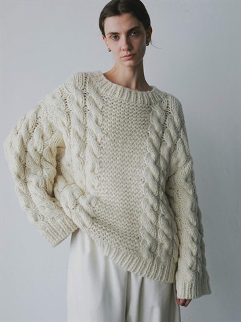 ハンドケーブルニットプルオーバー