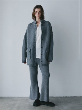 フレアニットパンツ