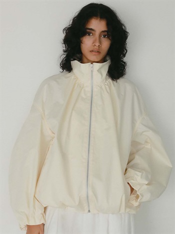 バックフォルムデザインブルゾン