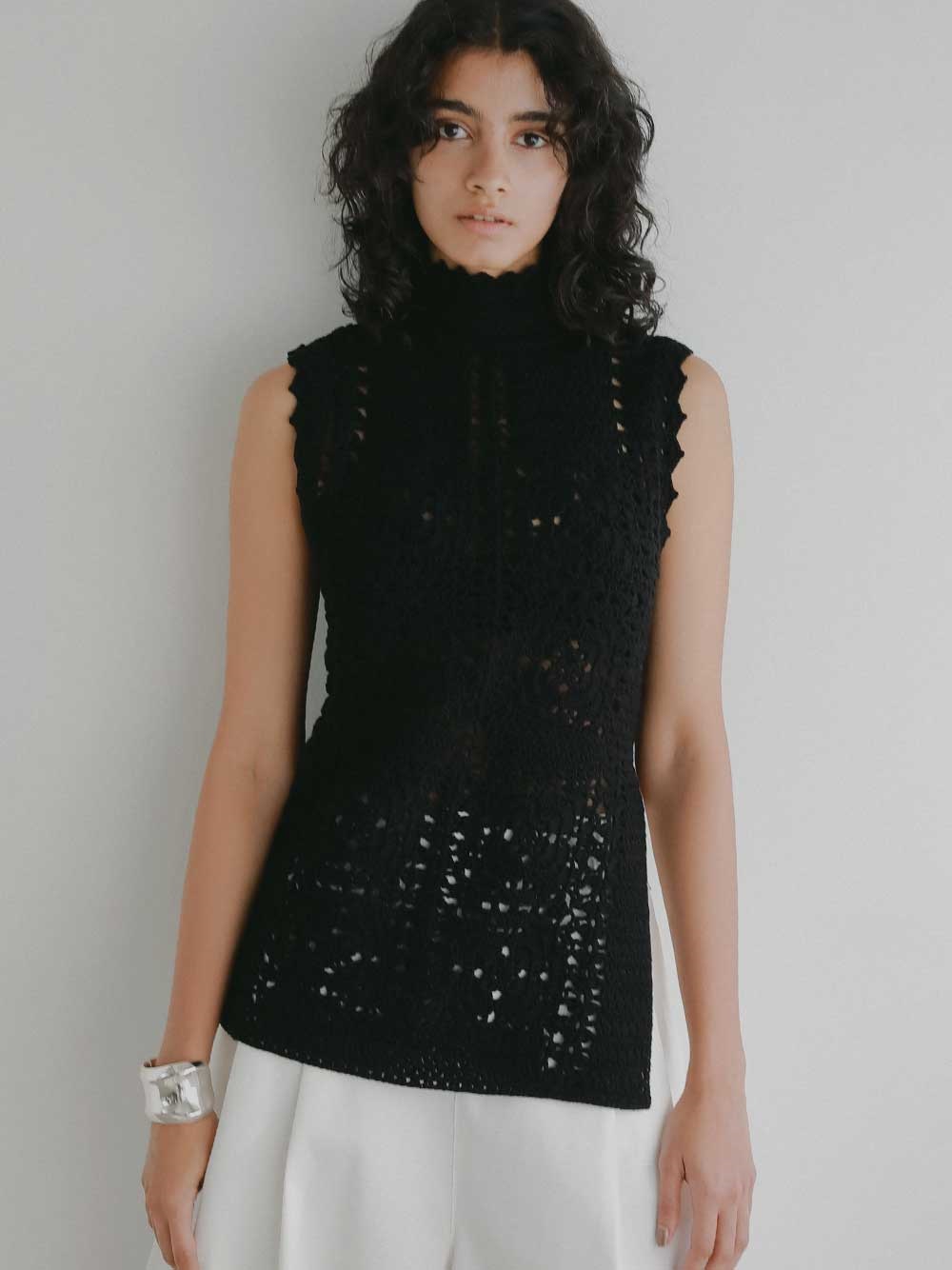 クロシェノースリーブニット