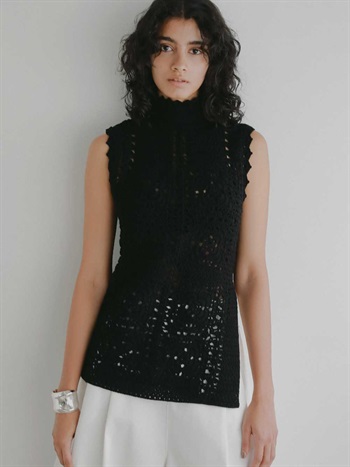 クロシェノースリーブニット