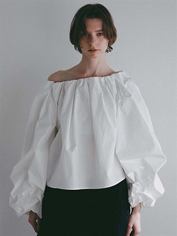 ＜予約＞ボリュームスリーブオフショルブラウス