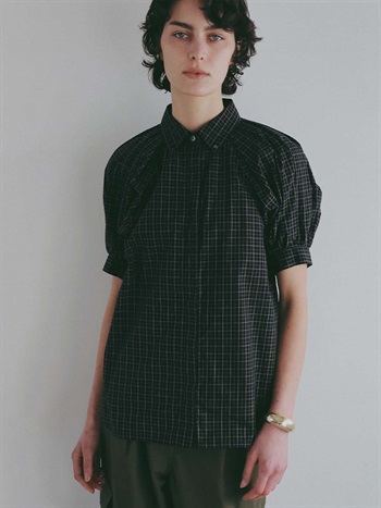 ショルダータックチェックブラウス