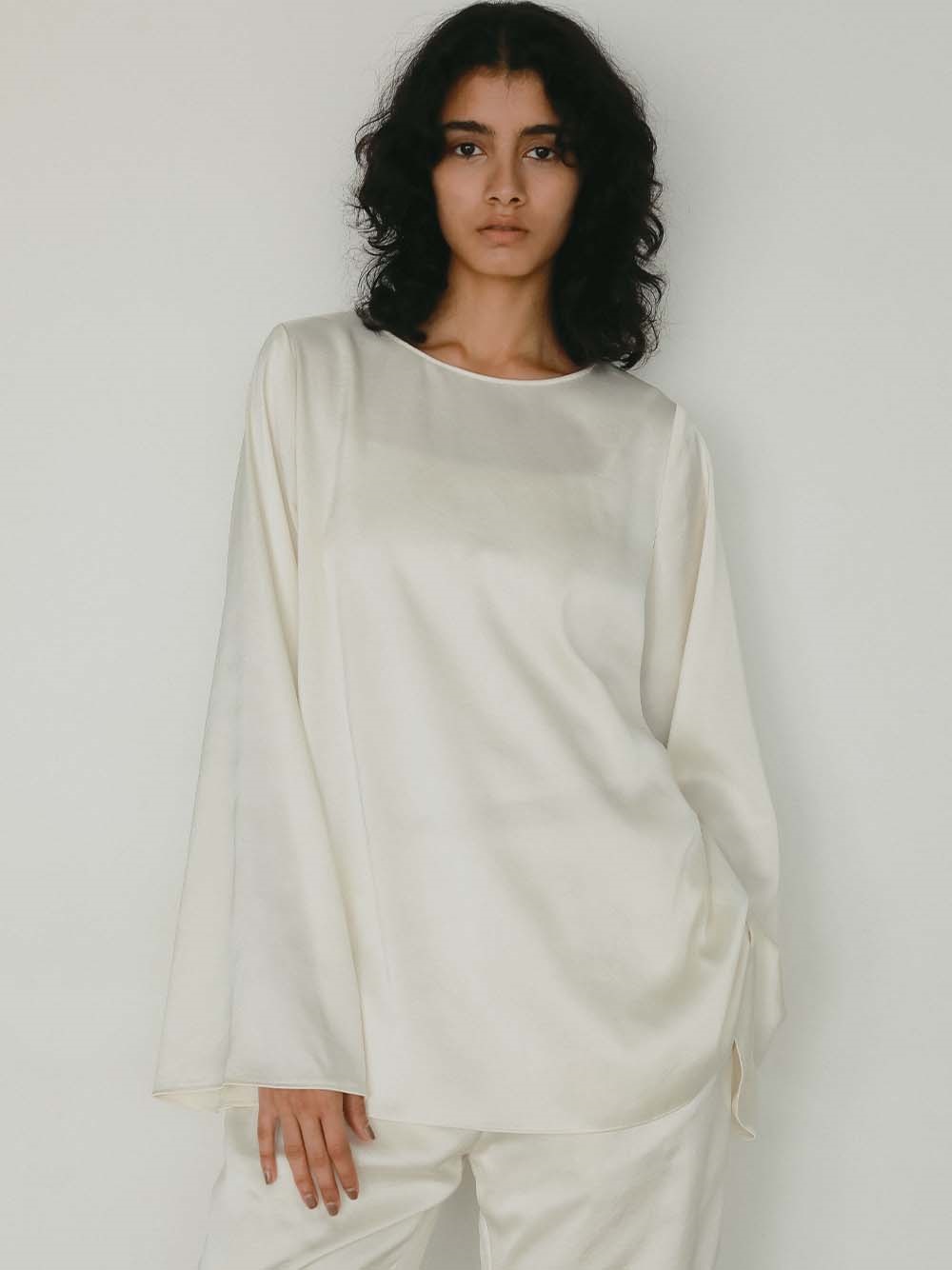 サテンフレアスリーブブラウス(01オフホワイト-フリー)