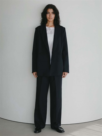 タックストレートパンツ