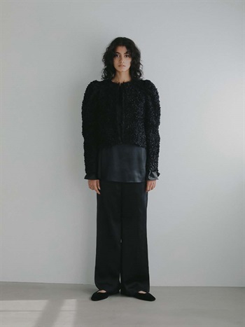 サテンフレアシルエットパンツ(00ブラック-１)