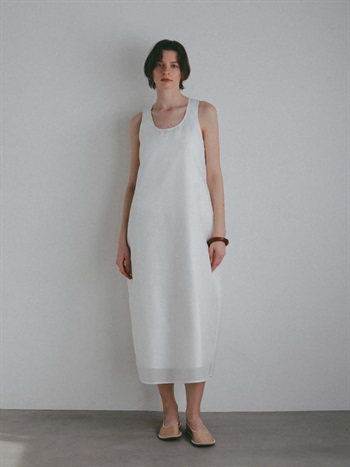 ＜4月2日（木）販売開始＞カーブシルエットドレス(01オフホワイト-２)